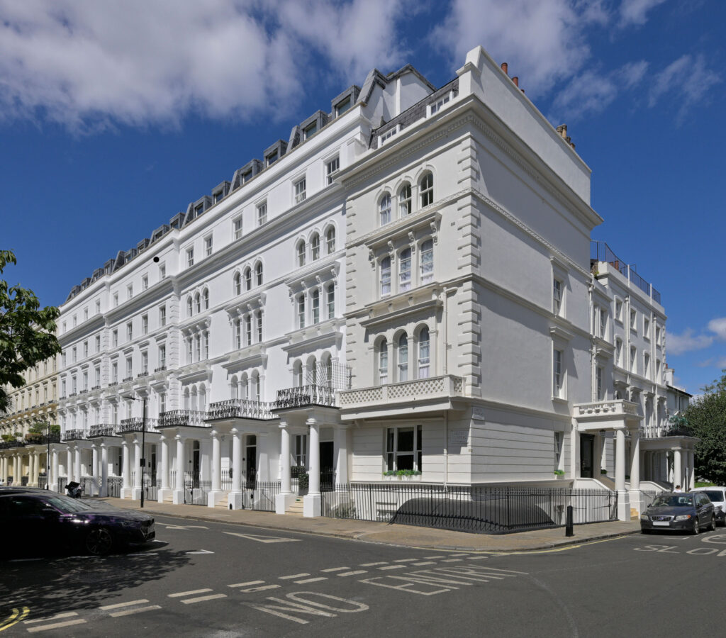 lords-hotel-leinster-corner Budget Bayswater Lords Hotel London pictured from Leinster Square