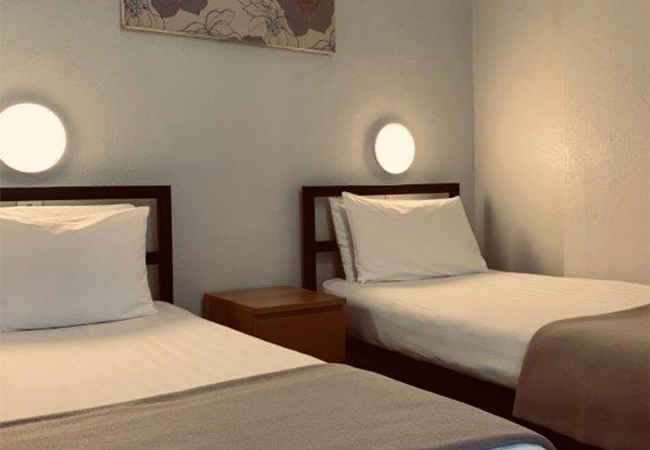 twin bed room at budget london hotel
